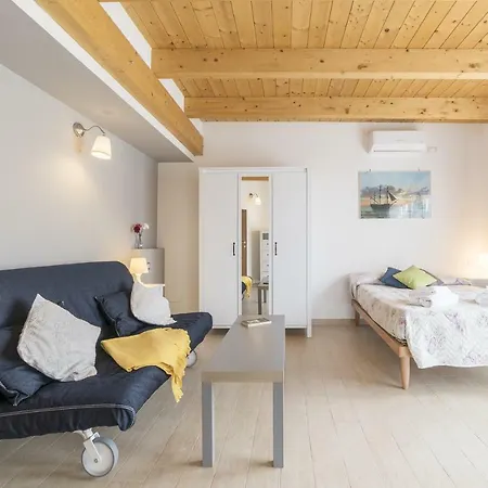 公寓 Peperino Attic Flat *