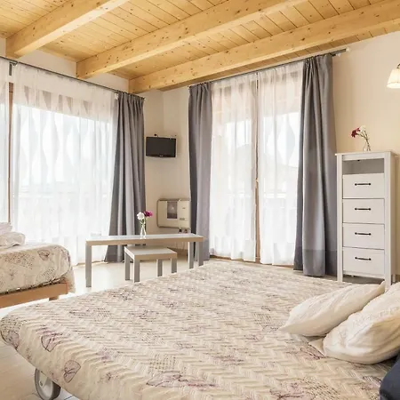 Peperino Attic Flat * Τσιαμπίνο