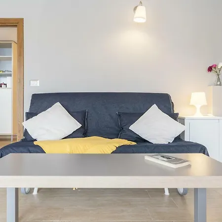 Peperino Attic Flat Διαμέρισμα *